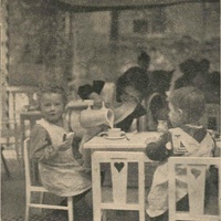 Servire in tavola [anni Venti] - L. Roubiczek, <em>Generalità sugli esercizi di vita pratica</em>, in "L'Idea Montessori", a.II, n.3, novembre 1928, p14. $$$296
