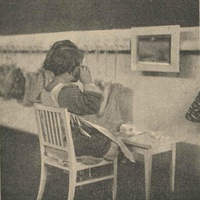 Pettinarsi,[anni Venti] - L. Roubiczek, <em>Generalità sugli esercizi di vita pratica</em>, in "L'Idea Montessori", a.II, n.3, novembre 1928, p.9. $$$275