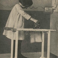 Lavare e stirare la biancheria [anni Venti] - L. Roubiczek, <em>Generalità sugli esercizi di vita pratica</em>, in "L'Idea Montessori", a.II, n.3, novembre 1928, p12. $$$286