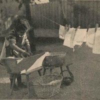 Lavare e stirare la biancheria [anni Venti] - L. Roubiczek, <em>Generalità sugli esercizi di vita pratica</em>, in "L'Idea Montessori", a.II, n.3, novembre 1928, p11.$$$284