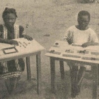 Classe dei piccoli della Scuola Modello di Kenilworth, presso Città del Capo [Africa, anni Venti] - <em>Notiziario</em>, in "L'Idea Montessori", a.II, n.2, ottobre 1928, p.12.$$$269