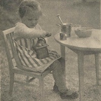 Macinare il caffè [anni Venti] - L. Roubiczek, <em>Generalità sugli esercizi di vita pratica</em>, in "L'Idea Montessori", a.II, n.3, novembre 1928, p13. $$$290