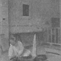 Bambini che lavorano sui tappeti [anni Venti] - M. Montessori, <i>Il metodo della pedagogia scientifica applicato all’educazione infantile nelle Case dei Bambini</i>, Roma, Maglione & Strini, 1926.$$$120