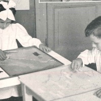 L'Italia (Scuola Montessori, Bergamo) [fine anni Quaranta] - M. Montessori, <i>La scoperta del bambino</i>, Milano, Garzanti, 1950.$$$143